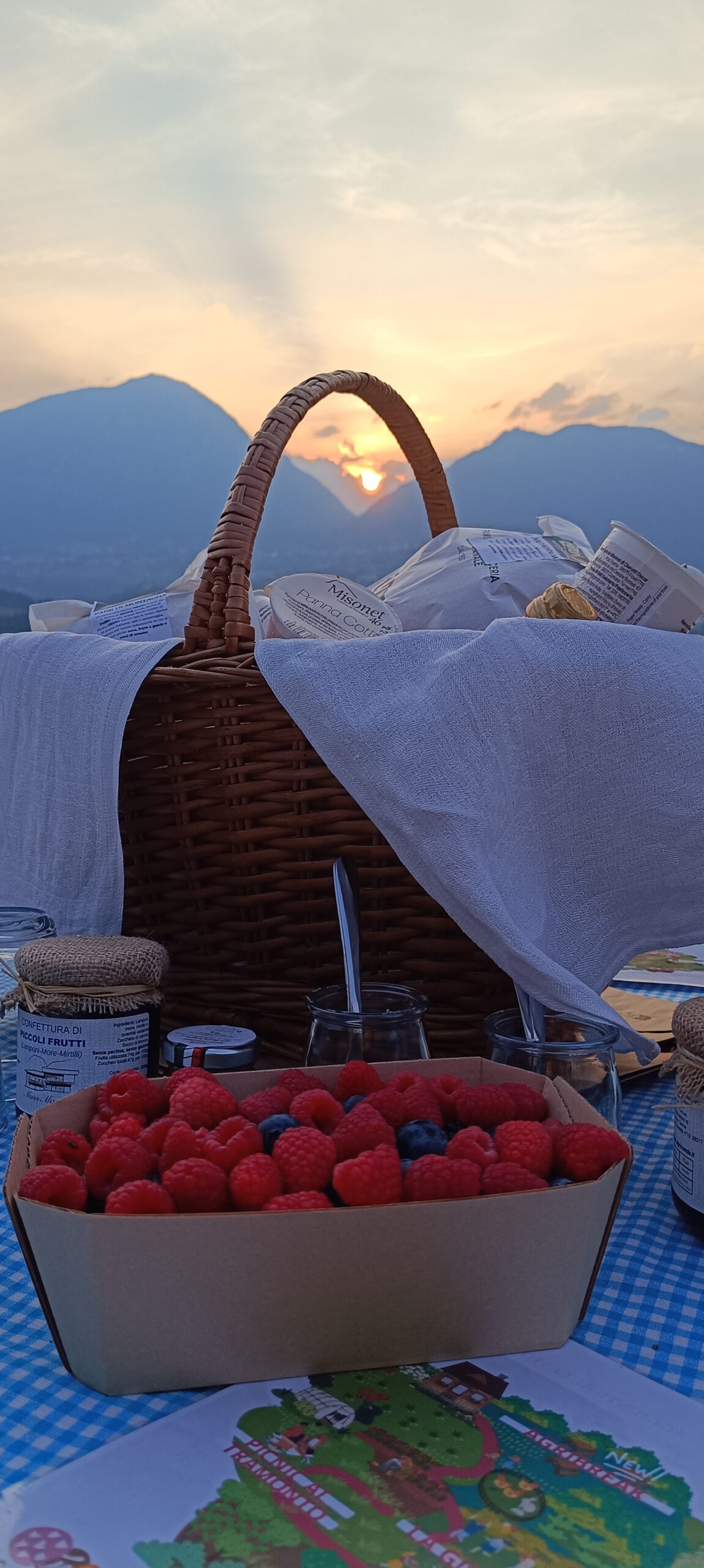 Cestino del Picnic fino al Tramonto con prodotti del territorio