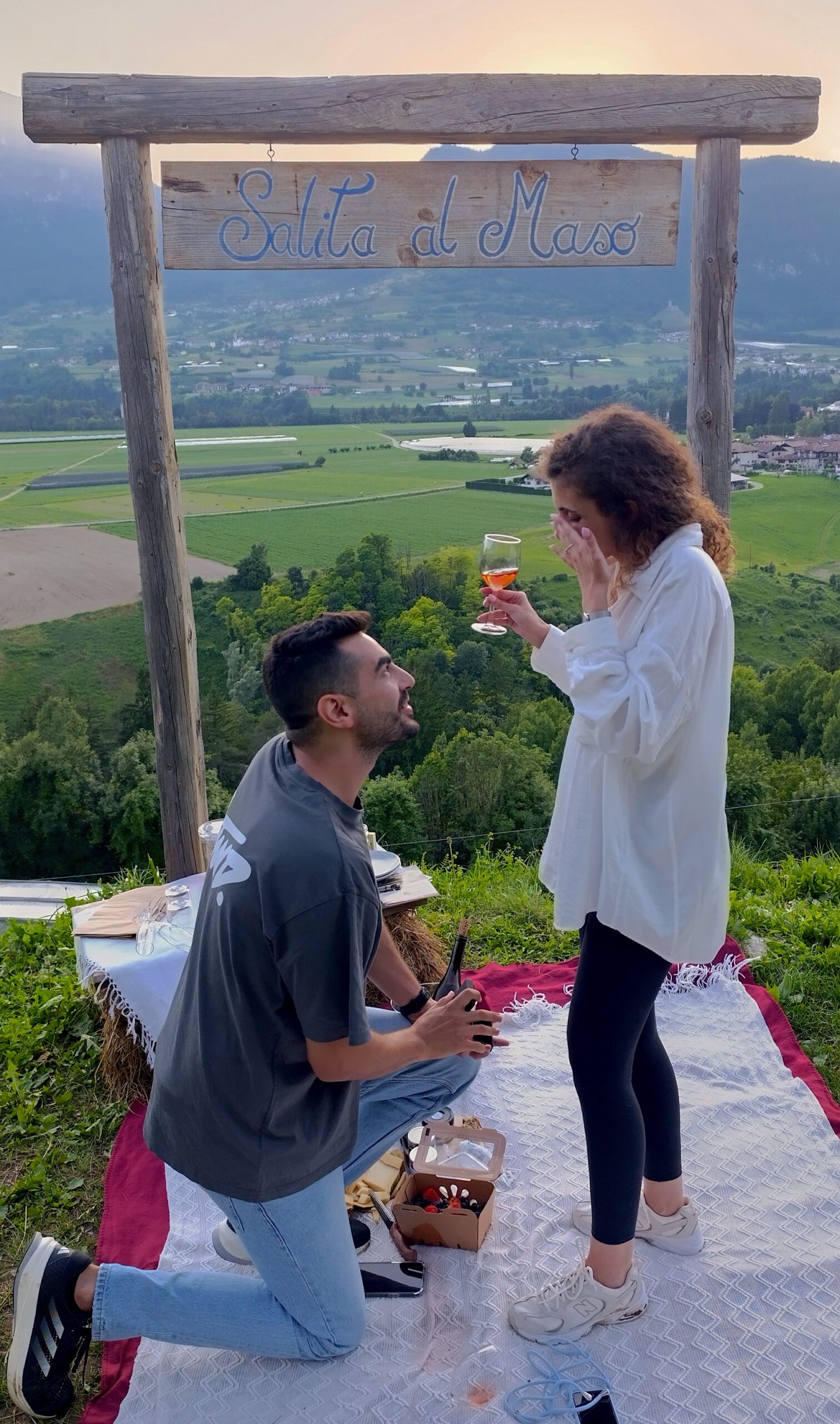 Picnic Romantico da Agriconda con vista sulla vallata al tramonto