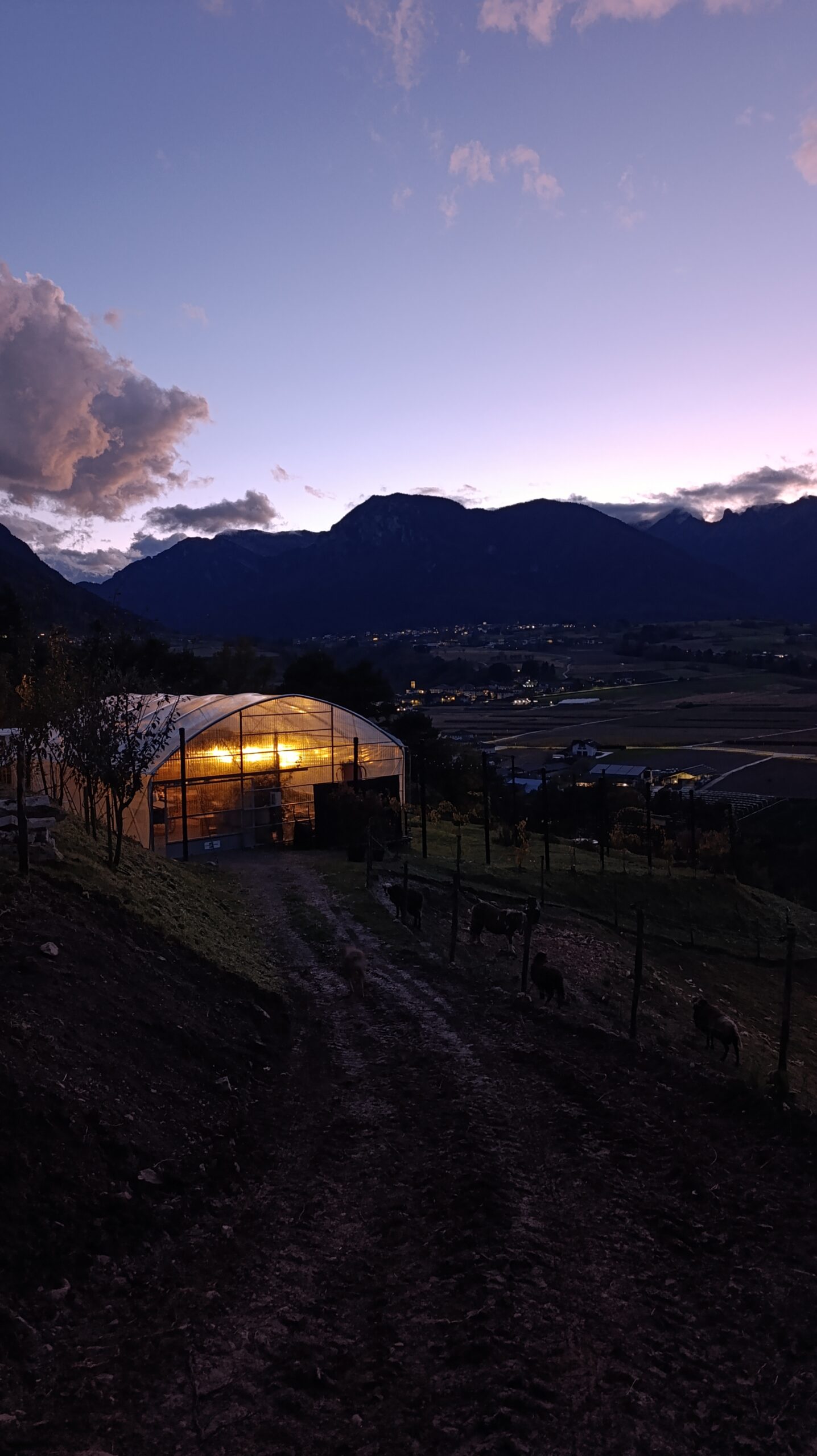 La Gioconda illuminata al tramonto vista dalla Salita al Maso