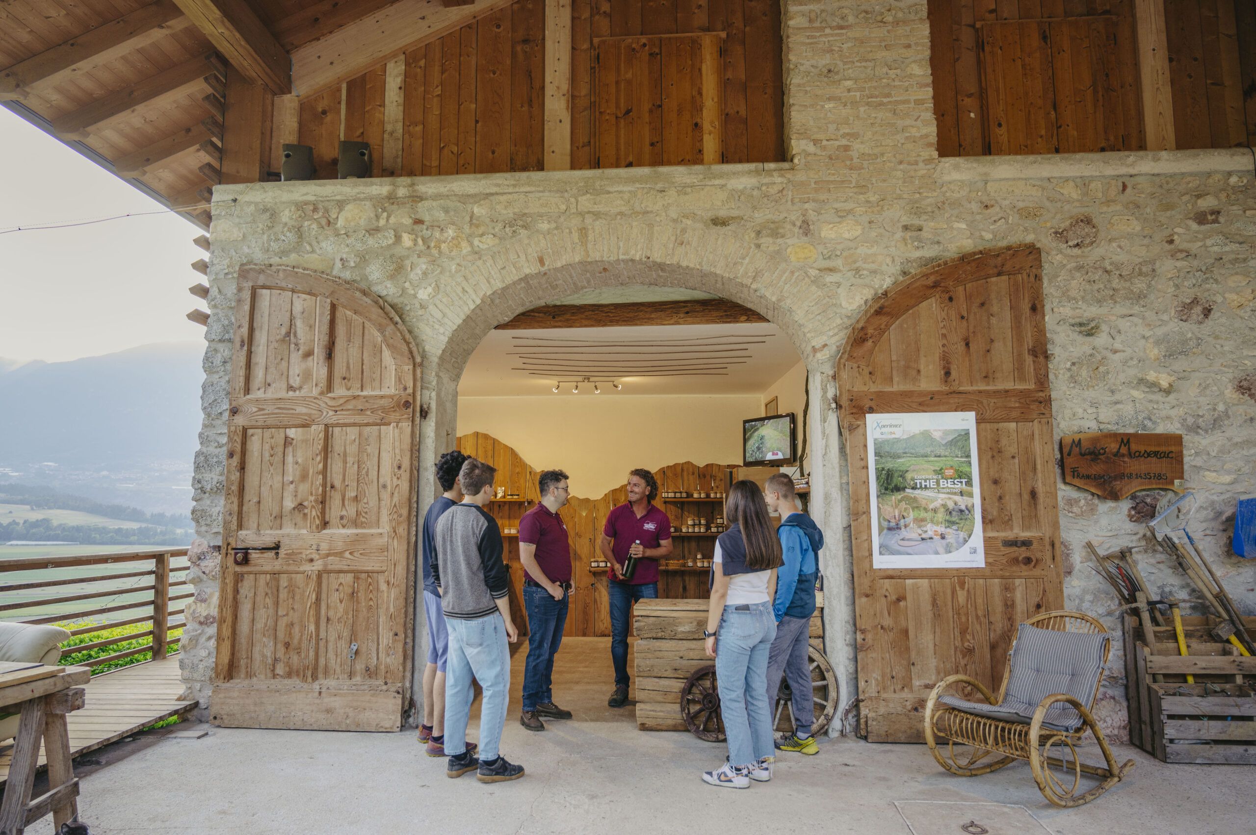 Ospiti accolti davanti al Market Farm Agriconda